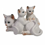 713610 фигура декоративная "Кошка с котятами" (белый глянец) L17W12H11 см (1-4)