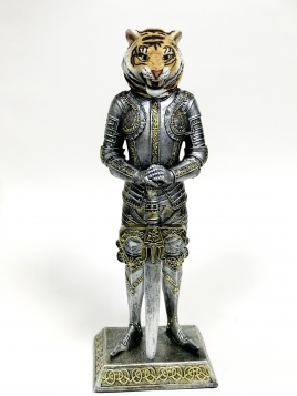 716273 Фигура декоративная "Тигр рыцарь" (акрил), L13W10,5H36 см